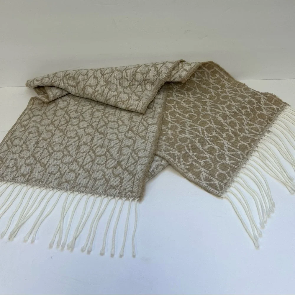 Calvin Klein Signature & solid boarder scarf/ NWOT / beige n cream